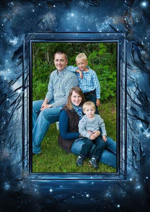Preview for Family-portrait-outdoors-christmas-frame-template-1dbf1
